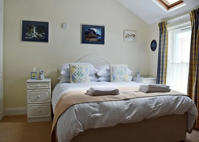 9 Greta Grove House *